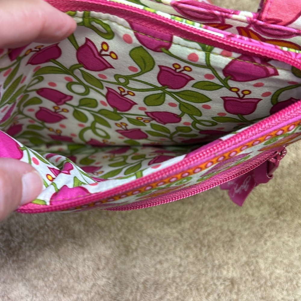 Vera Bradley pink paisley small crossbody purse- so cute! - Picture 3 of 8